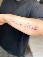 Alexandra Piercings et Ongles- Les Caprices d'Alexandra à Muret