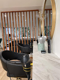 Photo n°9 de La Petite Coloriste - salon de coiffure Nanterre à Nanterre (Magasin de produits de beauté)