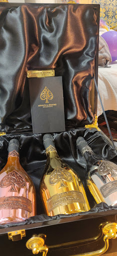 Wolves Wines - Visual