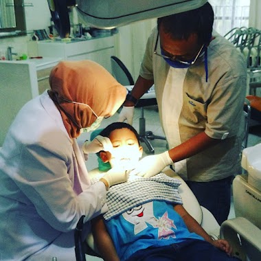 DENTAL ESTETIKA- Drg.Bambang Wisnumurti, Author: Farah Sulaeman