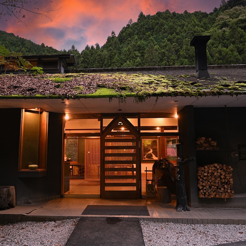 山の茶屋（炭火焼きとふるさと料理）