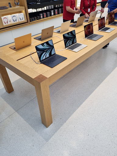 Apple Robina - Visual