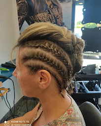 Photo n°17 de Sarl Arabesque By Sonia à Bécon-les-Granits (Salon de coiffure)