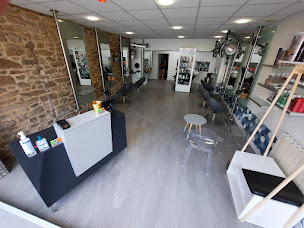 Photo n°1 de Univ'Hair à Elven (Salon de coiffure)