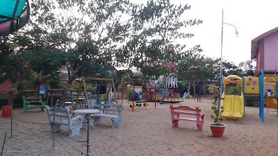 Photos of Children Play Garden