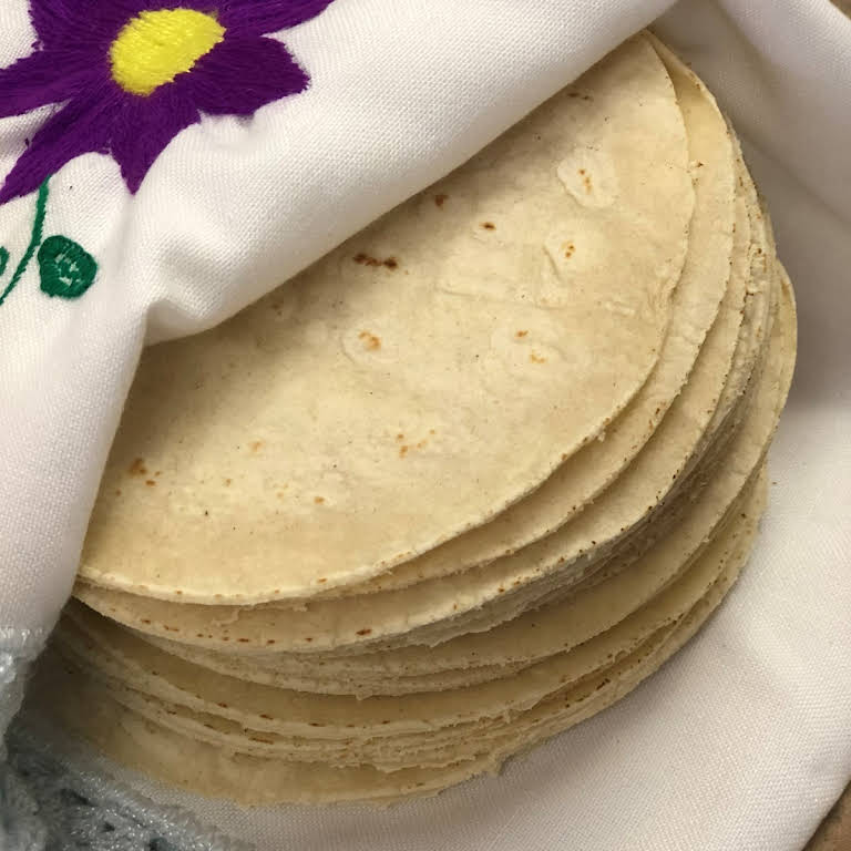 3+ Hundred Comal Con Tortillas Royalty-Free Images, Stock Photos & Pictures