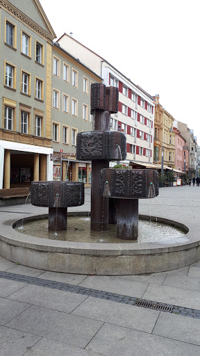 Springbrunnen vor der Schlosskirche