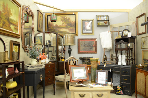 Southern Draw Antique Mall - Thumbnail