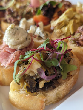 Uvae Fromagerie & Tasting Room by null