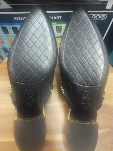 At Keys shoes batteries multi service - Thumbnail