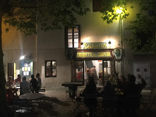 Photo n°70 de Casquette et chapeau à Montolieu (Bar à tapas)