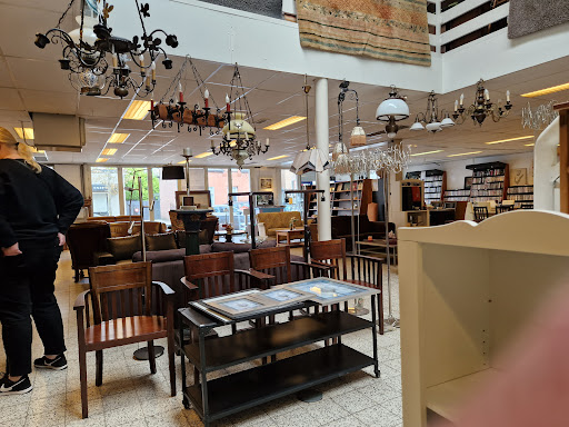Trendy Kringloopwinkel Chaam - Thumbnail
