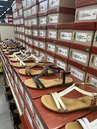 Photo n°16 de Besson Chaussures Gennevilliers à Gennevilliers (Fabricant de maroquinerie)