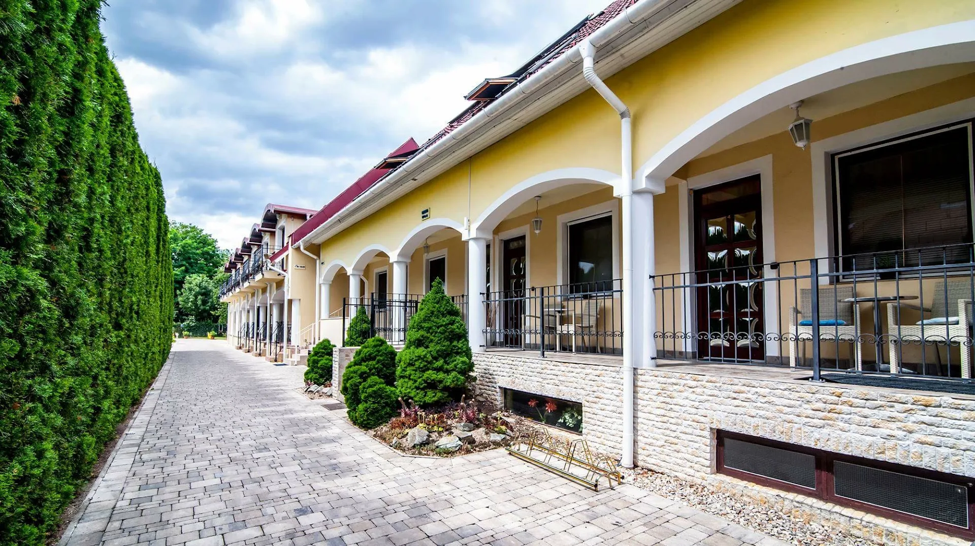 Bajor Panzió Aparthotel