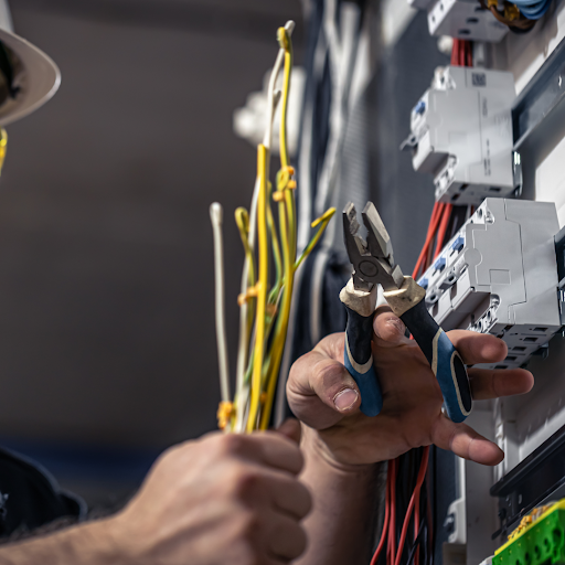 Eletricista em João Pessoa | Serviços Elétricos em João Pessoa | Edson Moura