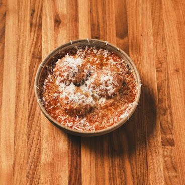 Decades Pizza | Bar and Restaurant in Ridgewood, Queens - NYC by null