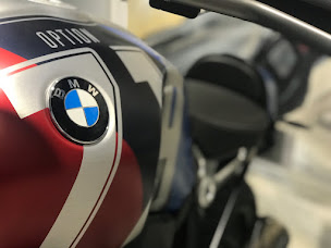 Photo n°5 de Adventure BMW Motorrad Angoulême à Champniers (Magasin de pièces et d'accessoires pour motos)