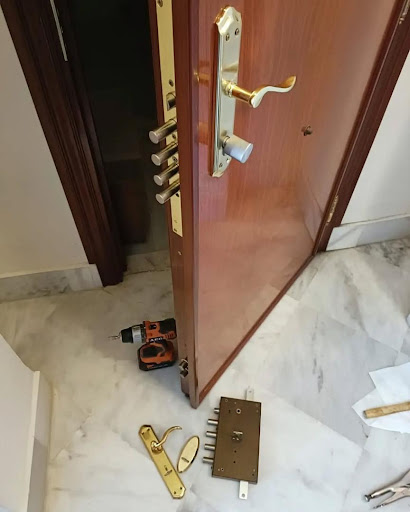 Estimados vecinos de Sarrià,

Como su cerrajero de confianza
