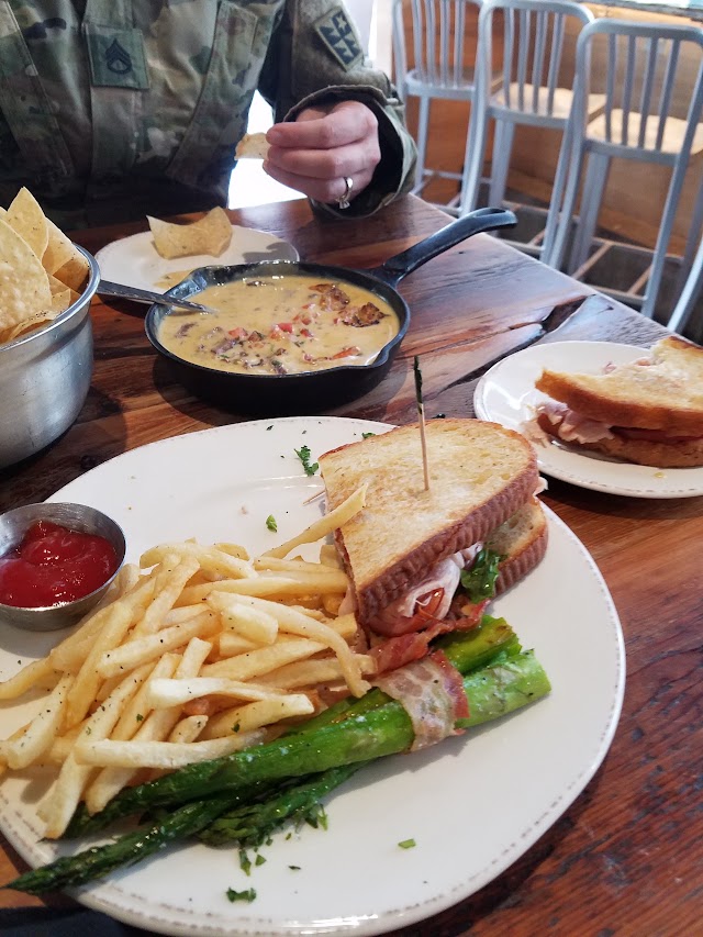 Samantha's Tap Room & Wood Grill