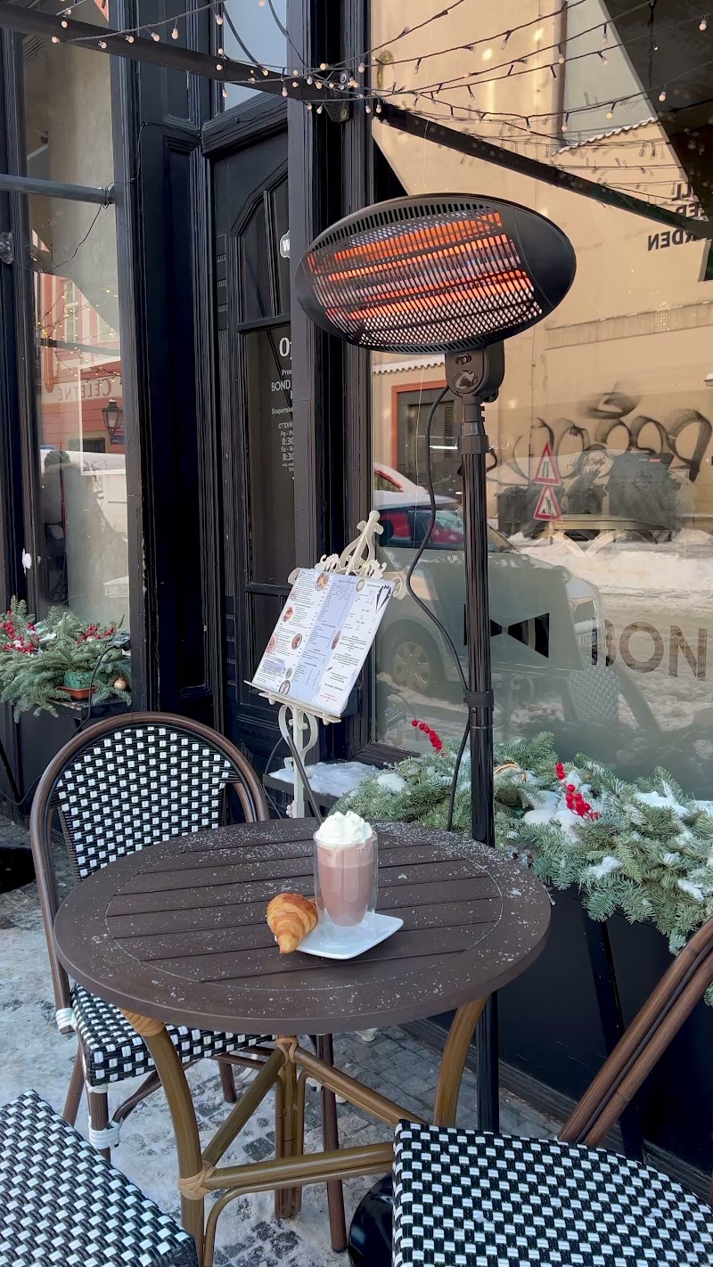 Bond Café