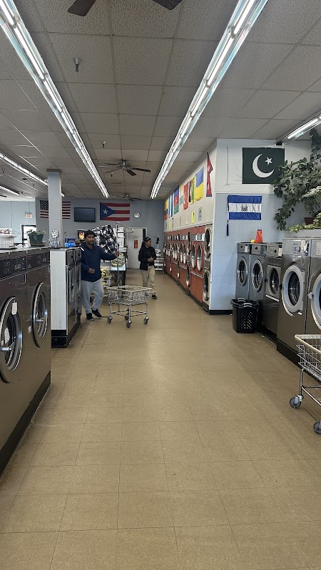 Super Washing Well facility with washing machines in Springfield
