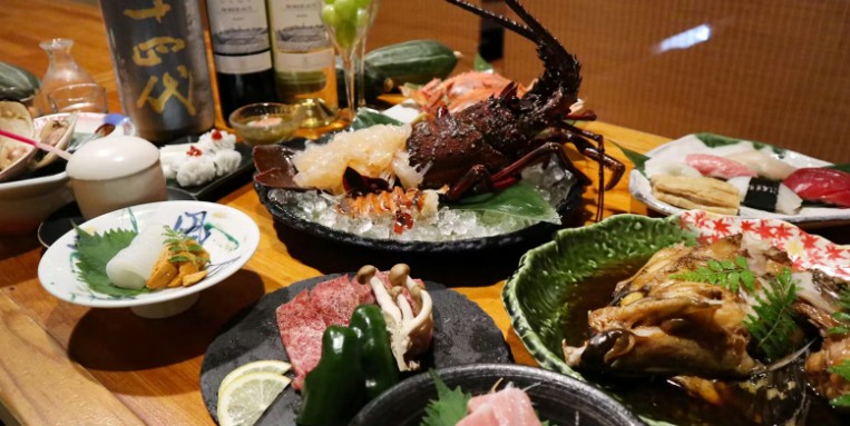 鮨割烹ぎんえん 白山店