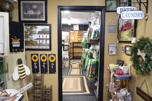 Robbins Nest Primitives and Antiques