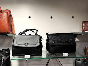 Photo n°27 de FLORENCE.A à Sainte-Luce-sur-Loire (Magasin de maroquinerie)