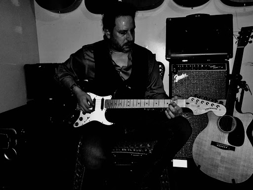 Housecall Guitar School Gallery - United States