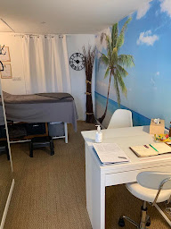 Photo n°1 de Luxopuncture La Rochelle - Cathy Praud : perte de poids, arrêt tabac, troubles de la ménopause, relaxation/sommeil. à Longèves (Centre de bien-être)