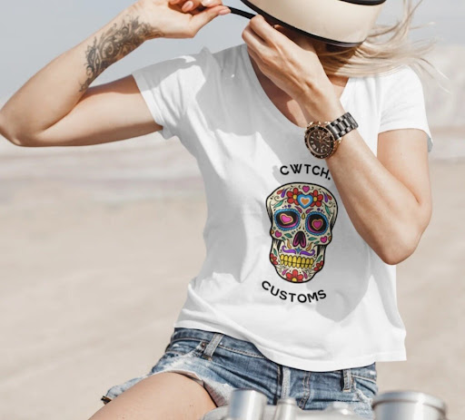Cwtch Customs - Visual
