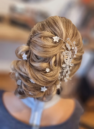 « CHEVEUX PLAIRE » Sandrine coiffure à domicile - Thumbnail