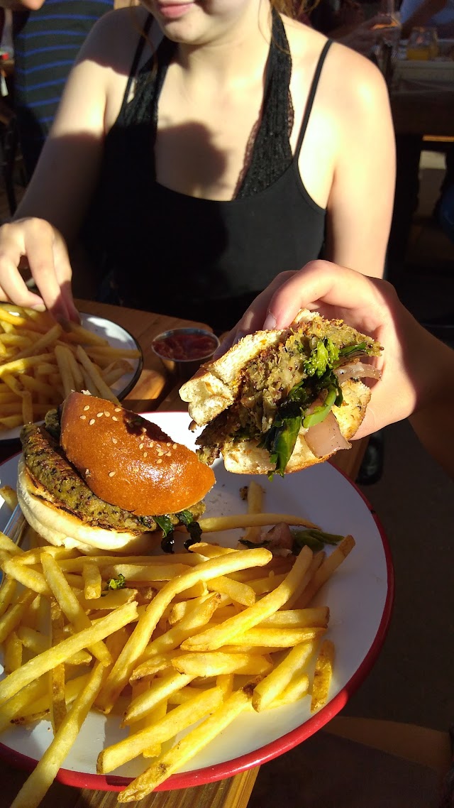 Brewsters Beer Garden + Restaurant