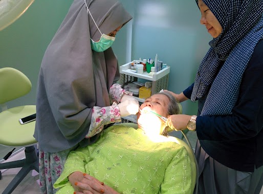 de’ Green Dental, Author: Faizal Sjarif