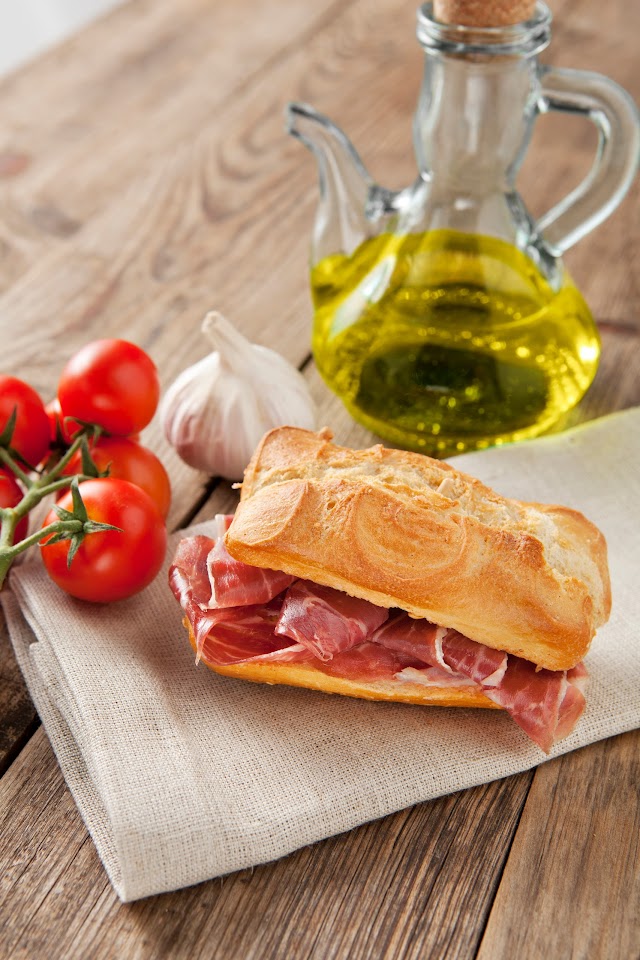 Andreu Xarcuteria i Tastets (La Roca Village)