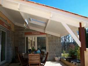 Photo n°7 de Laprade (SARL)-Charpentier à Allemans (Magasin de meubles)