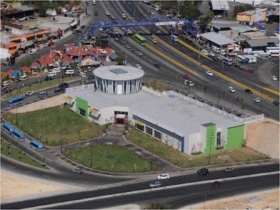 Photos of Station Mar&iacute;a Montez, L2