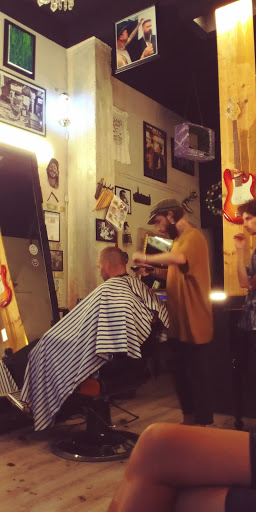 La Toppa Barber Shop Gallery - Italy