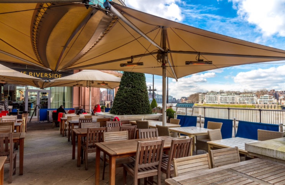 Discover the top bars in London with stunning views of the city skyline. From rooftop bars to riverside pubs, our guide will take you on a journey through the best places to sip a cocktail and take in the breathtaking views of London's iconic landmarks. #londonnightlife #londonbars | The Best Bars In London | London Bars With Views | Best Bars With City View In London | Best Places For Drinks In London | London Nightlife Guide | Best Nightlife Areas In London