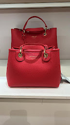 Photo n°18 de la maro Belle Epine à Thiais (Magasin de maroquinerie)