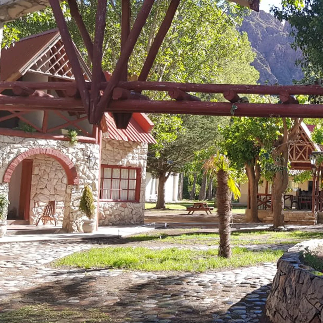 Cabañas y Dormis La Faustina