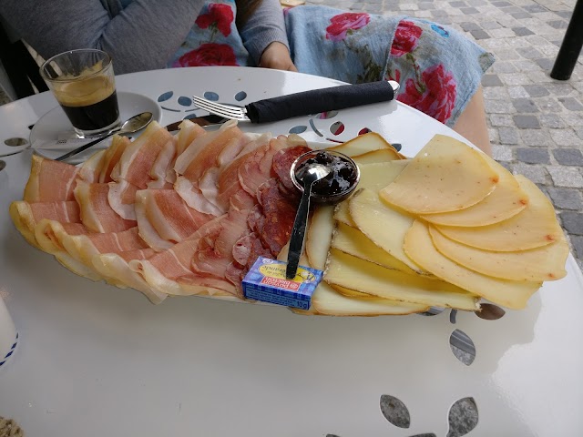Chez D.D.