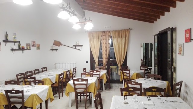 Pizzeria Da Gino Di Gregorio Giustina