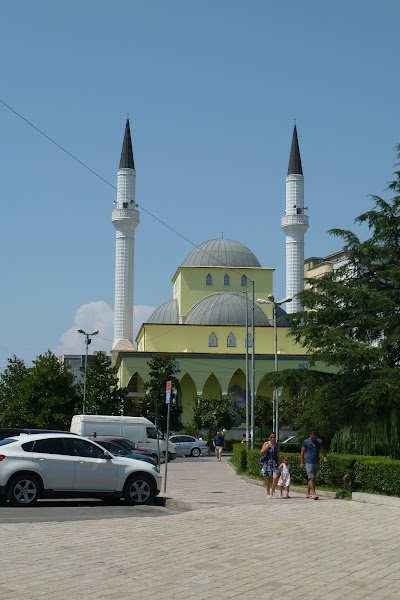 Photos of Xhamia e Parruc&euml;s