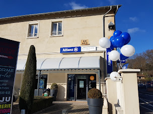Photo n°5 de Allianz Assurance VALLEE D'AZERGUES - BUIL TUREAU CARRET ASSOCIE à Légny (Compagnie d'assurance moto)
