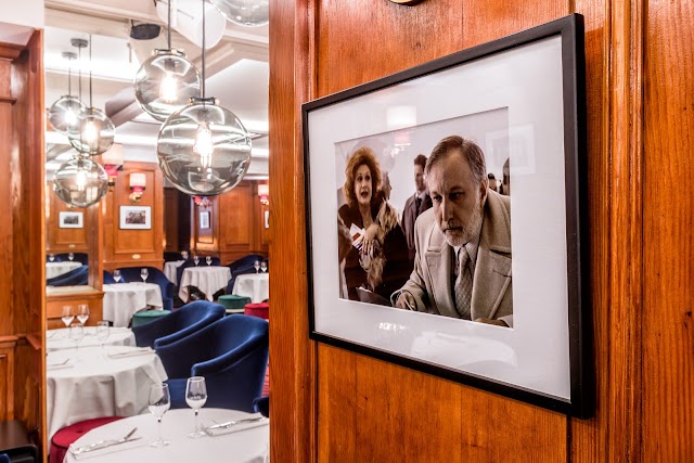 Club 13 Restaurant / Projection