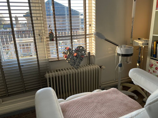 HUIDINSTITUUT Esther Akker | Schoonheidssalon