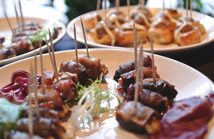 Huckleberry Bar by null