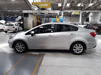 Photos of Renault Minuto Casa Brit&aacute;nica Centro de Colisi&oacute;n