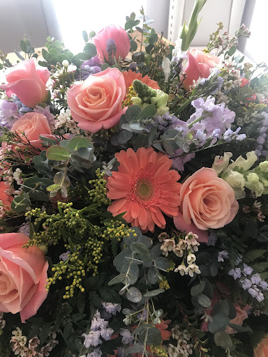 Chelles Petals Flowers & Gifts - Thumbnail